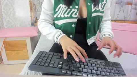 mia__megan online show from December 18, 2024, 11:54 am