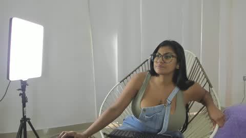 mia_khaliffa_ online show from January 15, 2025, 12:42 pm