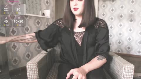 mia_wallase online show from December 1, 2024, 7:45 am