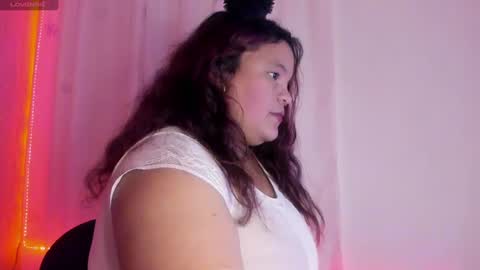 mila_cinnamon13 online show from November 26, 2024, 3:10 pm