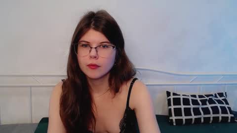 mila_magical online show from December 18, 2024, 2:06 am