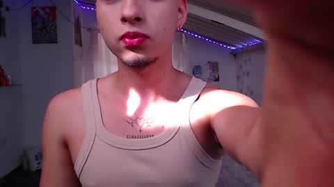 milan_cardona online show from January 13, 2025, 1:56 pm