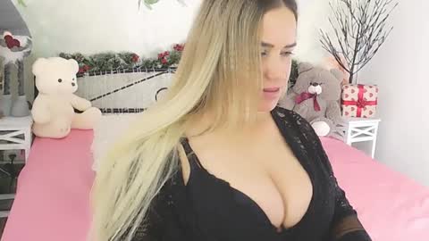 milenamiler_x online show from January 2, 2025, 8:12 pm