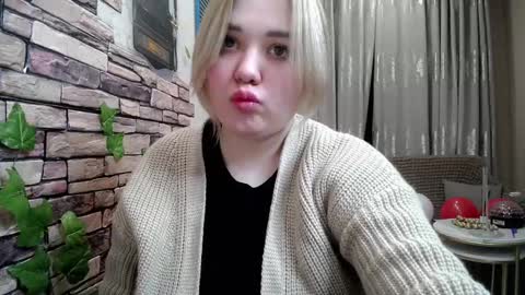 mimimishel_69 online show from February 12, 2025, 1:43 pm