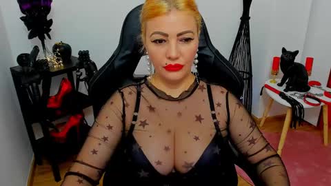 Miss CatSnow online show from December 5, 2024, 12:42 pm