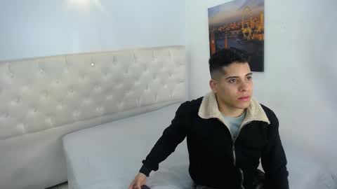 MistycCouplee online show from February 5, 2025, 11:53 am