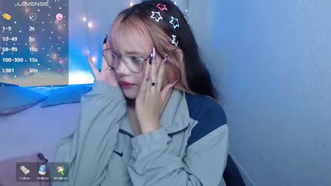 mixie_cute online show from November 25, 2024, 8:49 pm