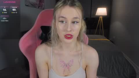 molly_toads online show from January 7, 2025, 6:11 pm