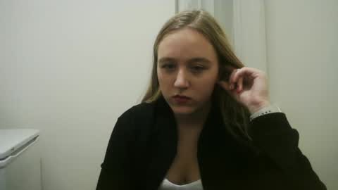 mollywinters_ online show from November 13, 2024, 5:52 pm