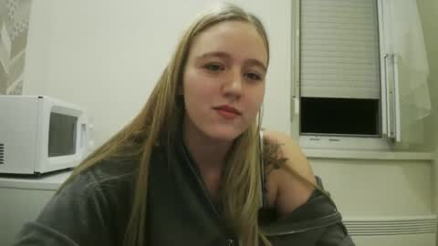 mollywinters_ online show from November 19, 2024, 6:20 pm