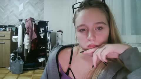 mollywinters_ online show from December 17, 2024, 7:49 pm