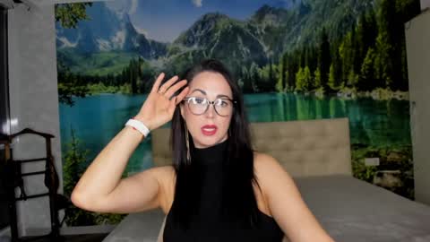 monica_weisss online show from January 15, 2025, 9:40 pm