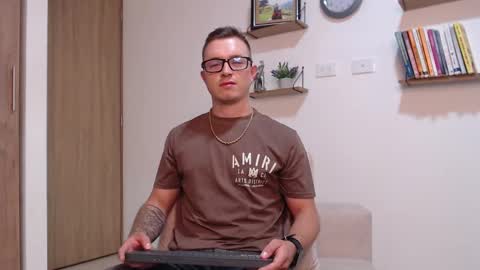 mykeowen_ online show from January 9, 2025, 11:40 pm