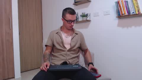 mykeowen_ online show from January 15, 2025, 11:50 pm