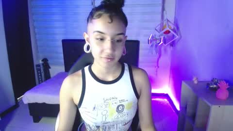 nahomi_beltran online show from January 17, 2025, 2:44 pm