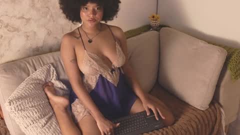 natalia_curlyx online show from November 15, 2024, 2:02 am