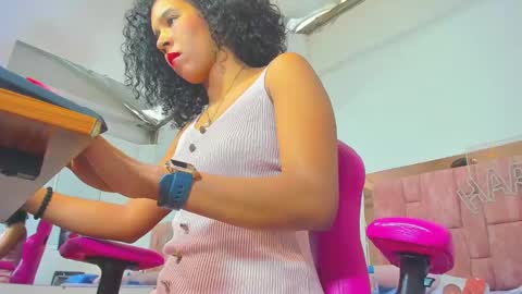 neblina_mestiza online show from November 25, 2024, 1:05 pm