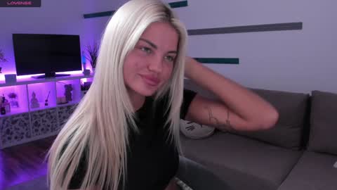 Nia Blondie online show from November 30, 2024, 5:51 pm