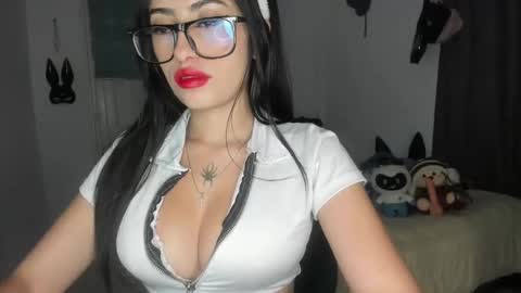 Nicolle online show from January 10, 2025, 3:06 am