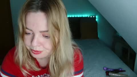 nicolelinharts online show from December 16, 2024, 7:14 pm