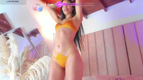 Nicolle  online show from November 10, 2024, 2:52 pm