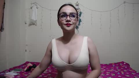 nicolle_sky online show from January 5, 2025, 8:11 am