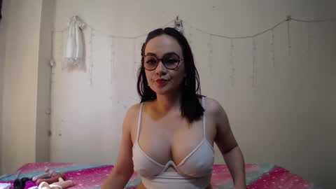 nicolle_sky online show from November 27, 2024, 5:42 pm