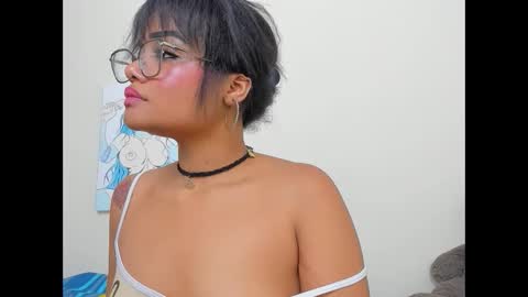 nicollet_ebony online show from December 3, 2024, 1:24 am