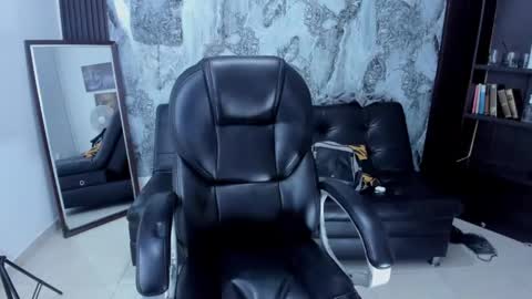 nicollette_russo_19 online show from January 13, 2025, 9:06 pm