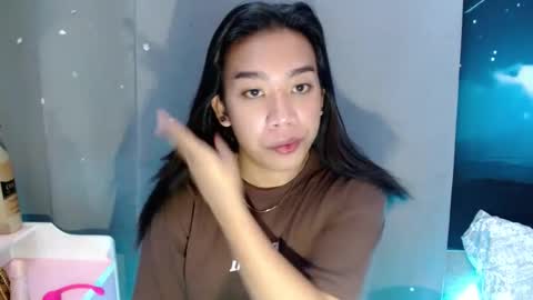 urlovelynika  online show from December 19, 2024, 1:03 am