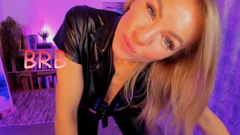 oliva_candy online show from January 11, 2025, 11:08 am