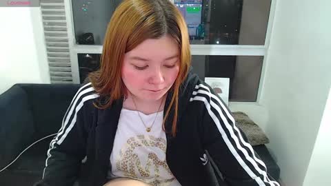 olivia_martine online show from December 12, 2024, 5:55 am