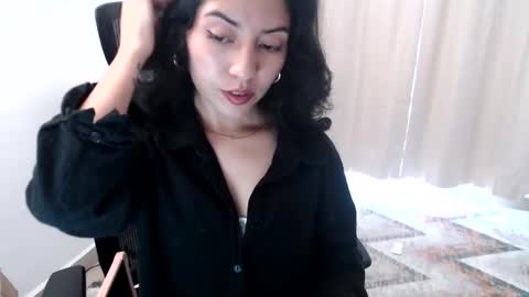 oliviaaa__ online show from November 25, 2024, 7:33 pm