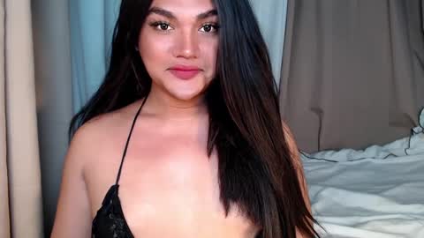 oliviahot22 online show from December 16, 2024, 10:41 pm