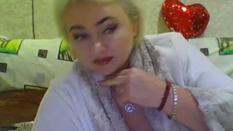 oliviaparadise online show from December 2, 2024, 9:39 am