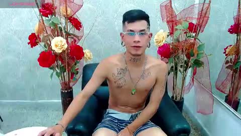 oscuro_boy online show from January 8, 2025, 10:42 pm