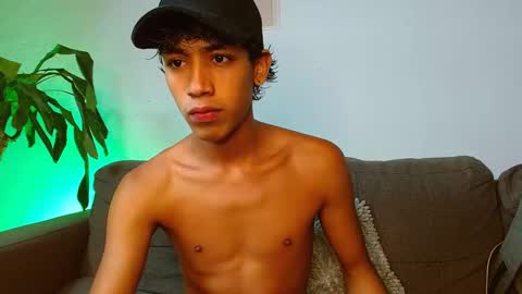 ostin 18hot online show from November 18, 2024, 3:44 am