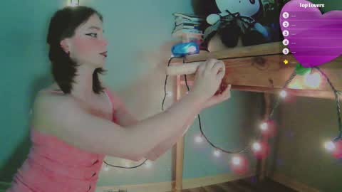 oti_kitten online show from January 7, 2025, 1:17 am