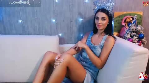 I am Lora and i am glad to see you in my room online show from December 19, 2024, 3:55 am