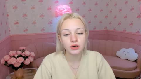 Beautiful Molly online show from November 24, 2024, 6:04 am