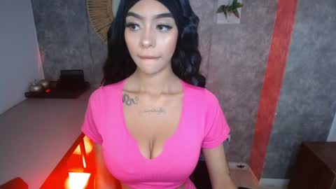 perla_j_ online show from December 9, 2024, 12:12 pm