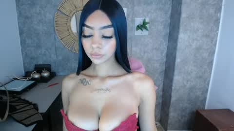 perla_j_ online show from December 28, 2024, 12:21 pm