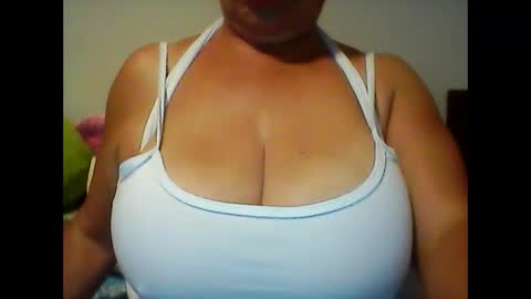 perlita070822 online show from November 23, 2024, 4:56 am