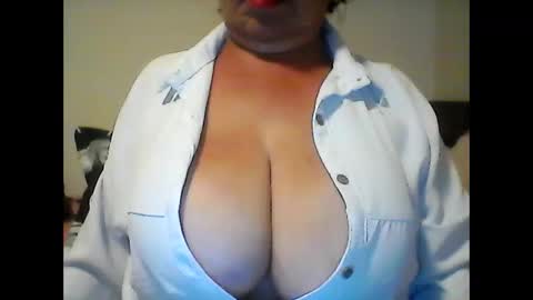 perlita070822 online show from January 4, 2025, 4:34 am