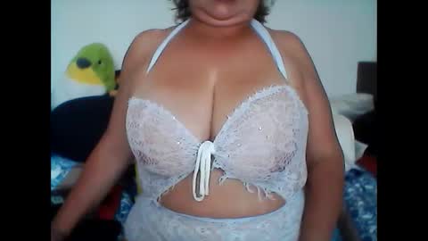 perlita070822 online show from December 11, 2024, 7:38 pm