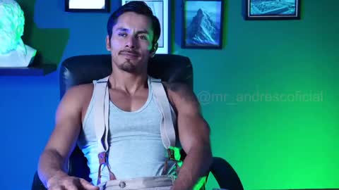 andres    online show from November 14, 2024, 7:43 pm