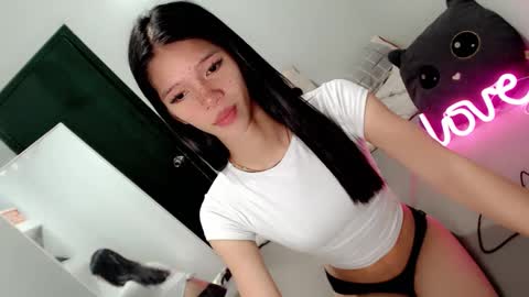 SimplePetite Astrid28 online show from December 18, 2024, 4:46 pm