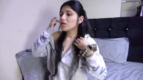 petite paola online show from December 10, 2024, 12:52 am