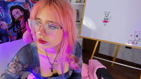 pinkie_shine18 online show from January 3, 2025, 12:23 pm