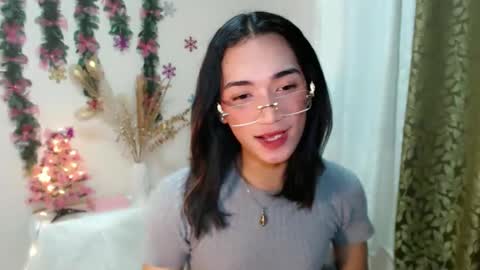 pixie_babe online show from December 13, 2024, 2:43 pm